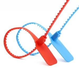 Precintos de plástico, dentados con banda de 30cm de largo y ajustables a tope.